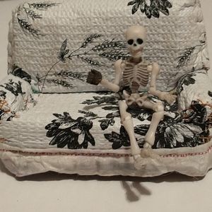 1:12 sScale Black & White Floral Miniature Sofa